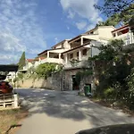 Bellavista Jelsa 2+2